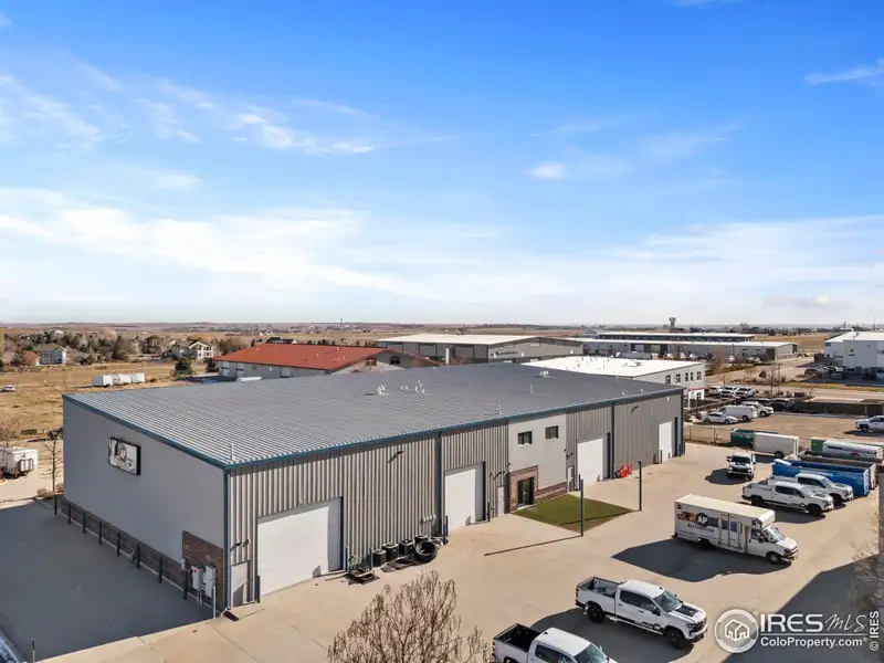 Versatile Office/warehouse in Highland Industrial Park, Windsor - Ideal for Various Business Uses