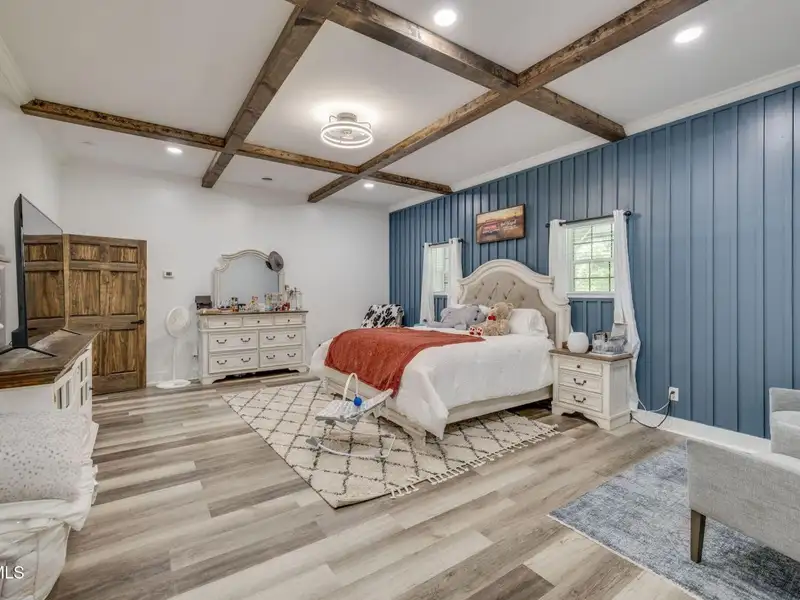 Custom Barndominium on 3 Acres with Pool and Income-generating Garage in Tennessee