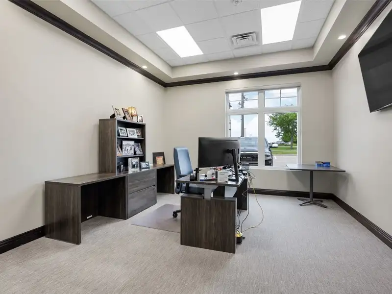 Versatile Office Building with Dual Tenant Configuration in Prime Location