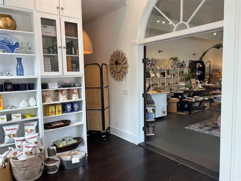 Prime 1000 Sq Ft Commercial Space on Main St, Cold Spring - Ideal for Gallery or Retail