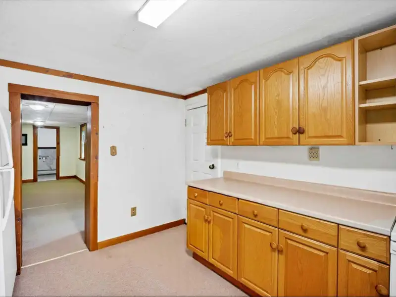 Commercial Retail/warehouse with Charming Colonial Home in High-traffic Corner Location