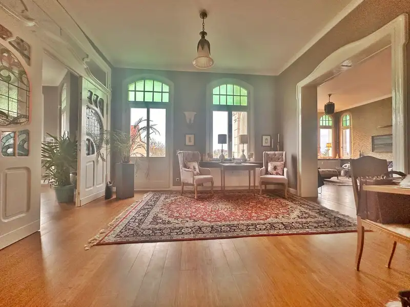 Spacious 249 M² Commercial-residential Unit in Historic Mühlhausen Villa