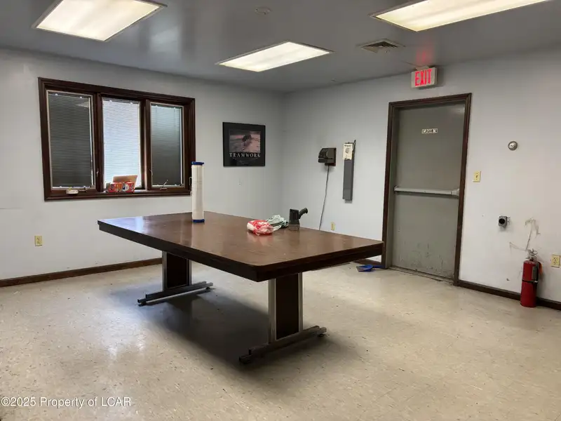 Versatile Industrial Property in Prime Location with Docks and Office Space - 18,600 Sf