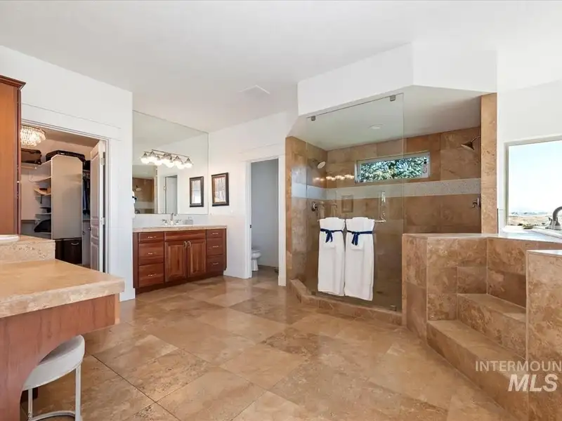 Hilltop Winery and Event Center with Custom Home and 360-degree Views in Eagle, Idaho