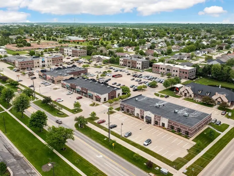 Versatile Office Building with Dual Tenant Configuration in Prime Location
