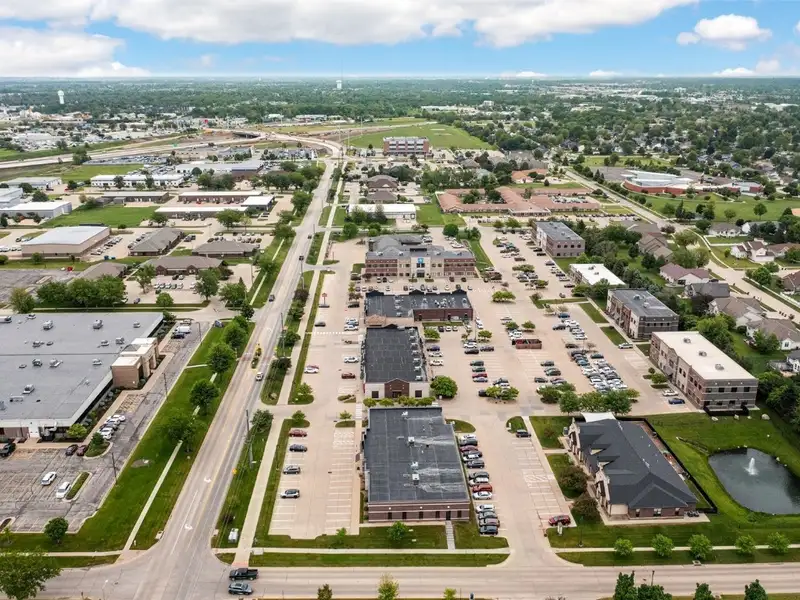 Versatile Office Building with Dual Tenant Configuration in Prime Location