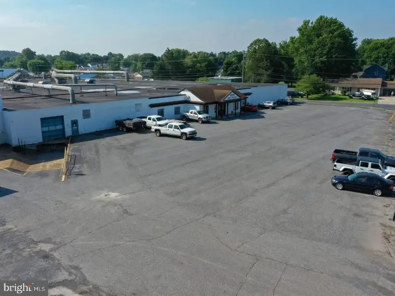 Flexible Warehouse Spaces Available from 1,000 to 100,000 Sq Ft