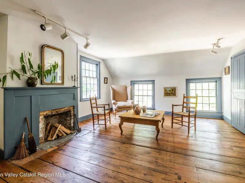 Historic Mixed-use Landmark in Kinderhook Village with Restaurant and Flexible Suites