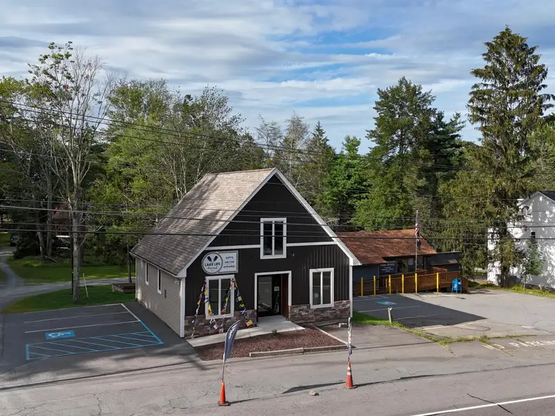 Flexible Commercial Space for Lease in High-traffic Location Near Tafton Post Office