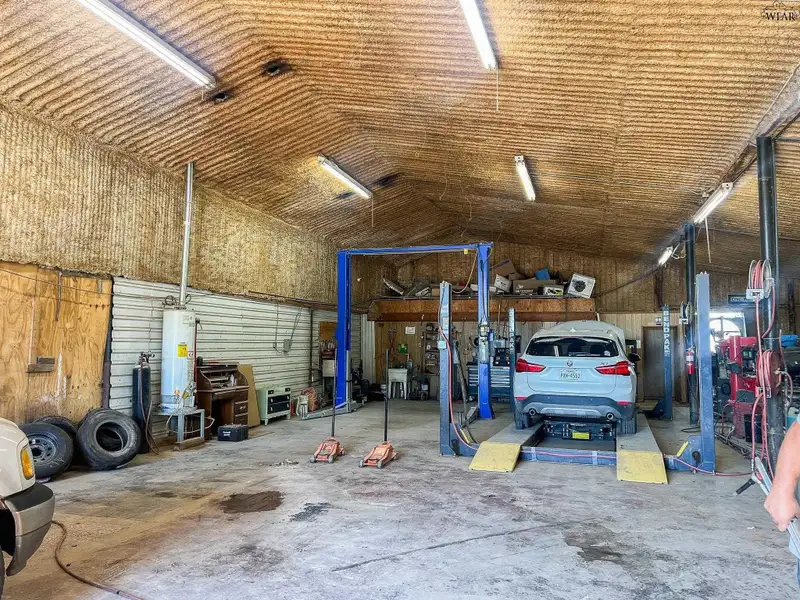 Turn-key Auto and Truck Service Business with Inventory and Equipment in Olney, Tx