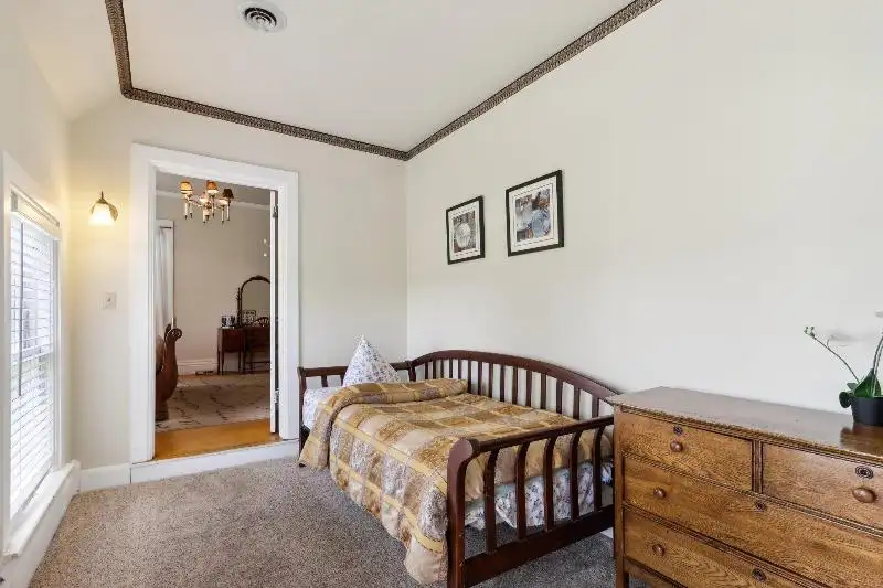 Historic Inn with Guest Suites and Motel Units in Wisconsin Dells
