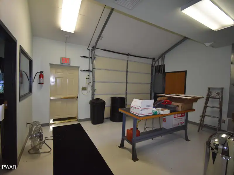 3000 Sq Ft Commercial Building for Lease Near Town with Flexible Space Options