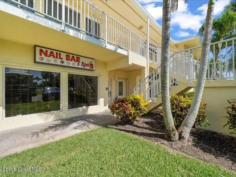 Beachside Ground-floor Commercial Space in Parkside Center, 1,080 Sq Ft
