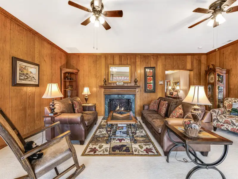 Ranch-style Estate Near Waynesville Inn, 5br/6.5ba, Ideal for Boutique Hospitality or Residence