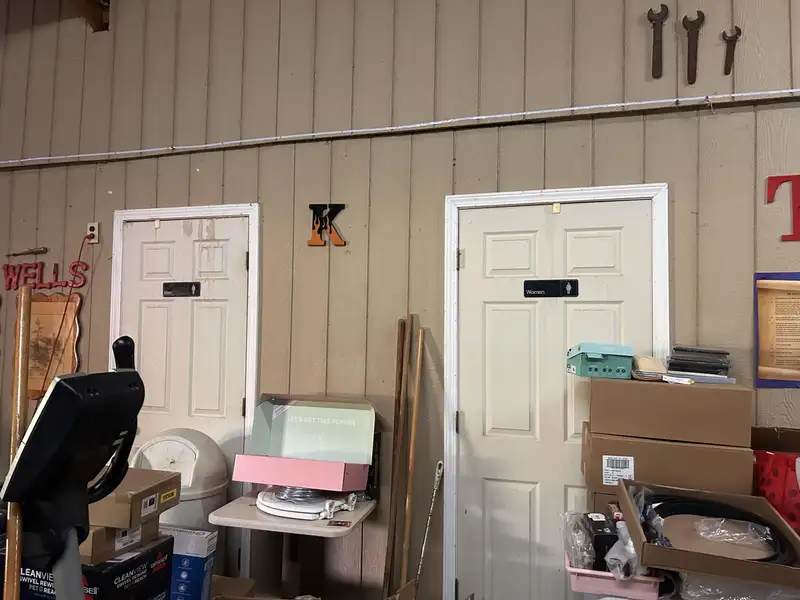 Versatile 40'x60' Auction Barn on 0.92 Acres with Commercial Potential