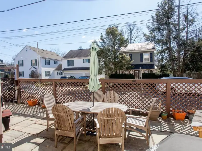 Multi-unit Building with Commercial Space and Two Residential Apartments in Established Location