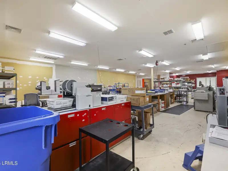 Multi-use Building with Long-term Tenant and Warehouse/office Space in Prime Location