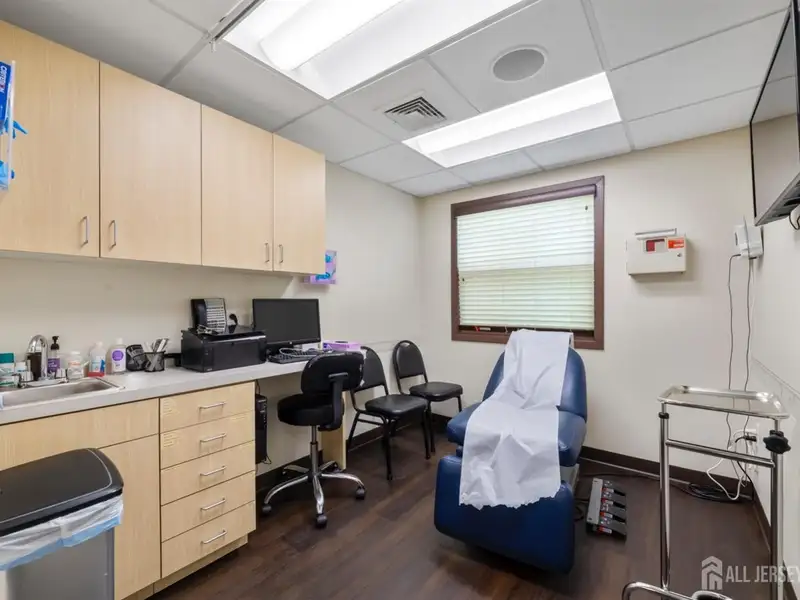 Renovated 3,345 Sf Medical Condo in Ferris Plaza, East Brunswick