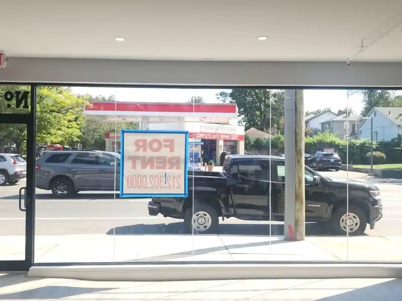 Retail Space for Lease - 1,400 Sq. Ft. with Basement in Prime Location