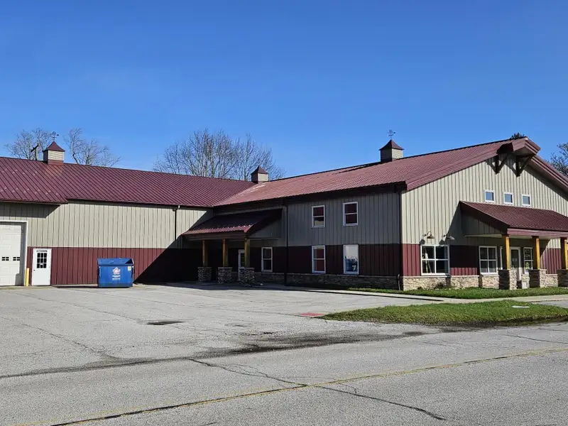 Commercial Retail and Drive-thru Warehouse Space in Prime Location, 10,000+ Sqft Total