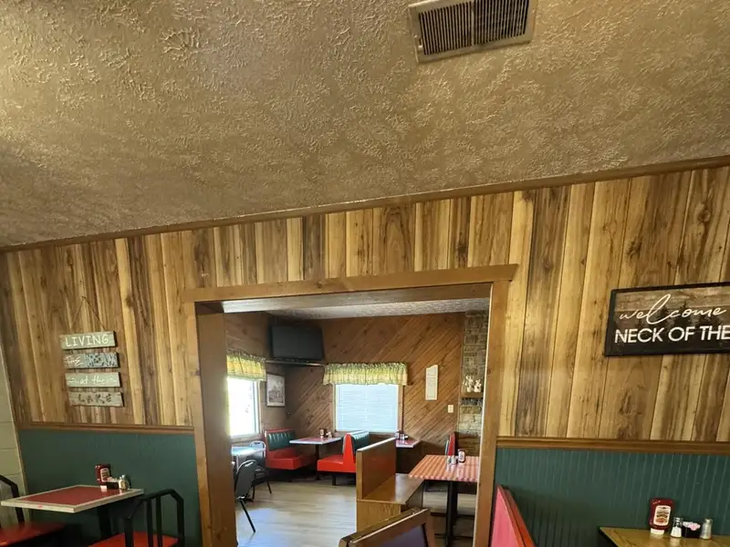 Established Family Restaurant with Drive-thru Near Lake Cumberland Marina