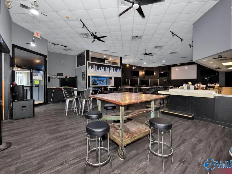 Commercial Property in Mid City Huntsville - Versatile Space with Kitchen and Offices
