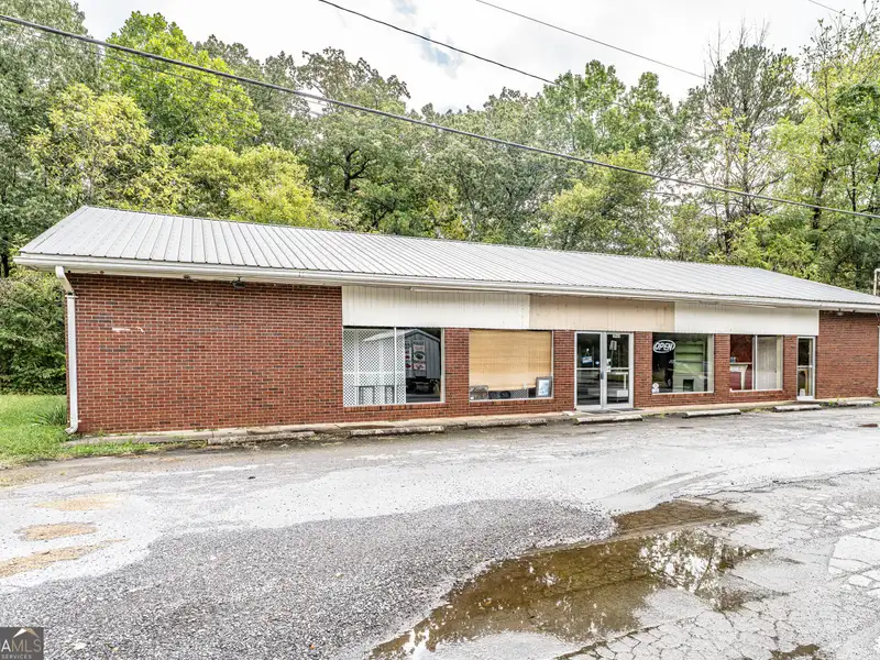 Versatile 4,200+ Sq. Ft. Commercial Building on Busy Highway with Storage and Office Space
