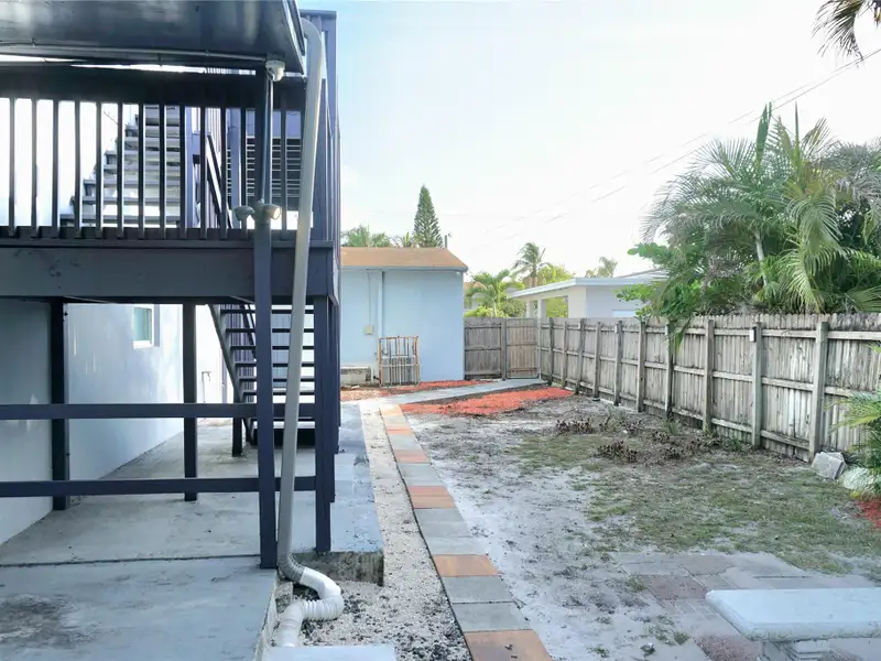 Turnkey Multifamily Investment: 8 Furnished Studios & 2/2 Apartment Near Las Olas