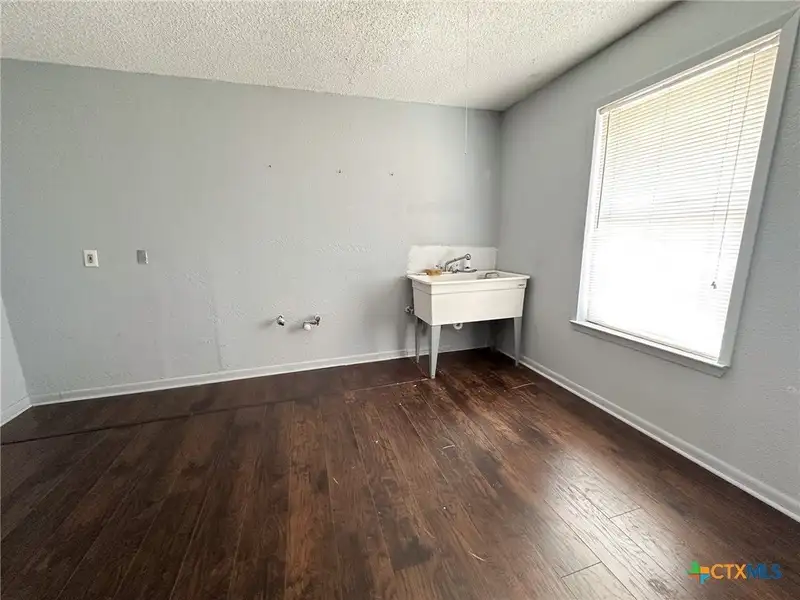 Investment Opportunity: Multi-unit Complex in Copperas Cove with Stable Tenants and Recent Updates