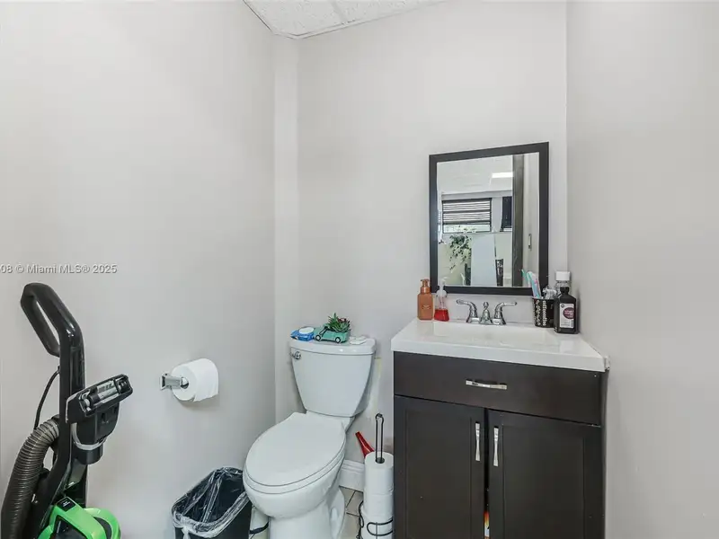 Office Warehouse with Dedicated Space in Kendall Park Commercial Area