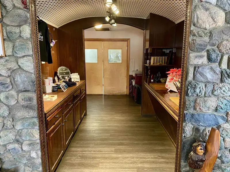 Turnkey Restaurant Opportunity in High-traffic Woodsville/haverhill, Nh with Growth Potential