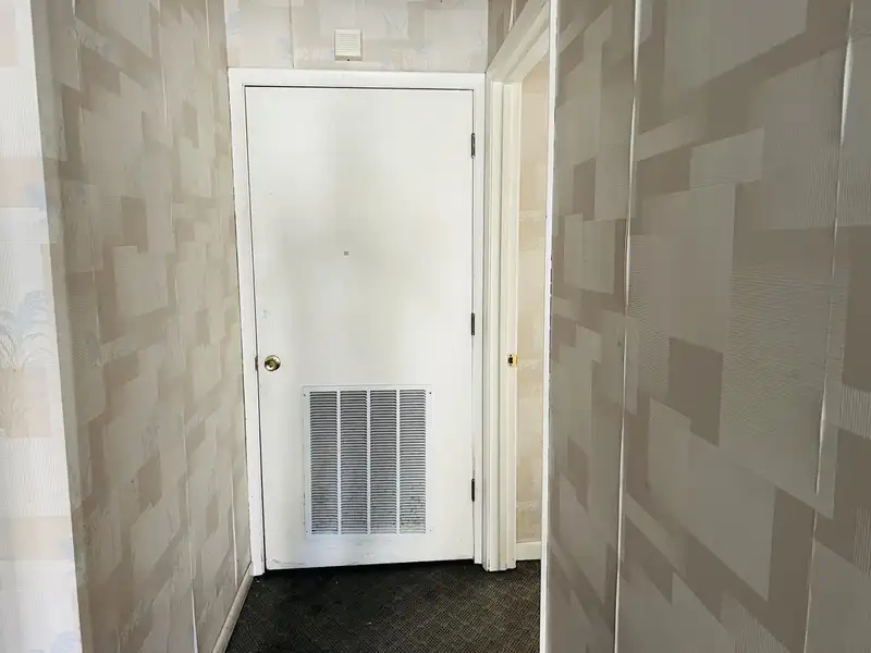 Historic Downtown Brick Building with Vault, Ideal for Office or Retail Conversion