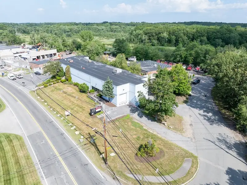 Industrial Building for Lease in North Reading with Office and Warehouse Flexibility
