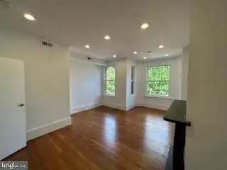 3-story Victorian Townhome with Commercial Space Near Capitol and Union Station