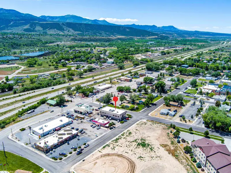Two-story Commercial Investment Property in Downtown Parachute with 6%+ Cap Rate