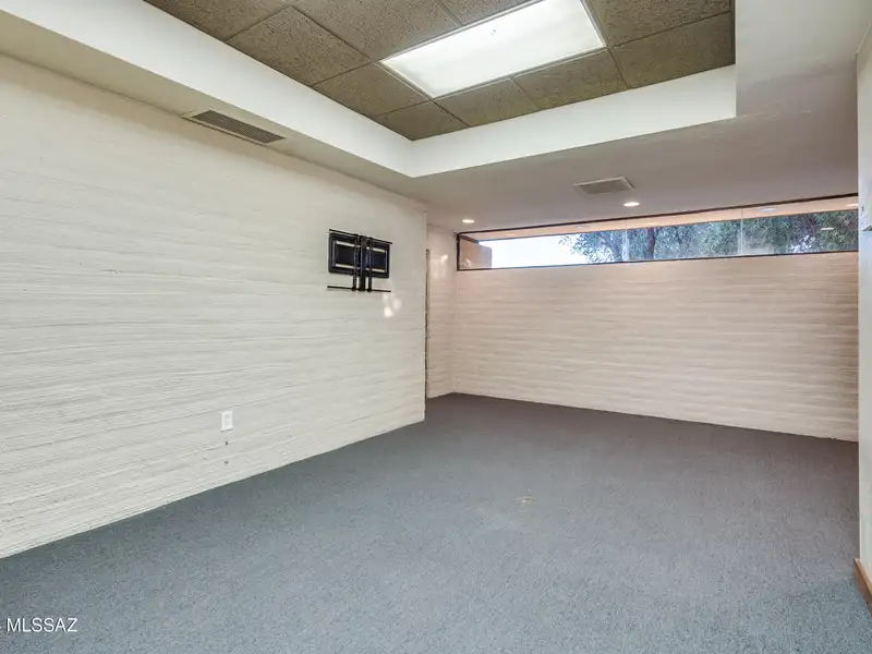 2,975 Sqft Office Space for Sale in Prime Broadway and Wilmot Location with Parking Lot