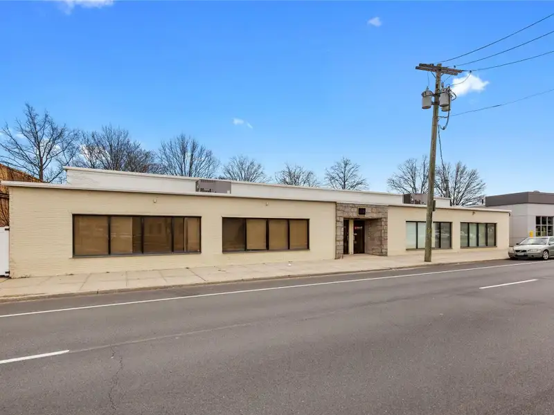 Versatile Commercial Space for Rent in Mineola - Offices, Storage, and Amenities Included