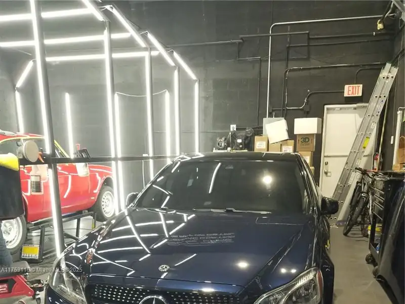 Established Auto Detailing Business with Expansion Potential in High Traffic Location