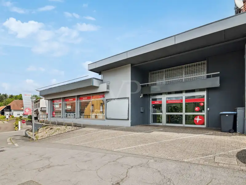 Well-maintained Commercial Building for Sale in High-traffic City Location