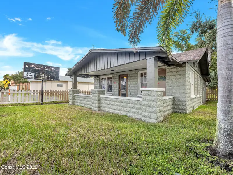 Versatile 1,092 Sq. Ft. Commercial Building Near Cocoa Village with Ample Parking