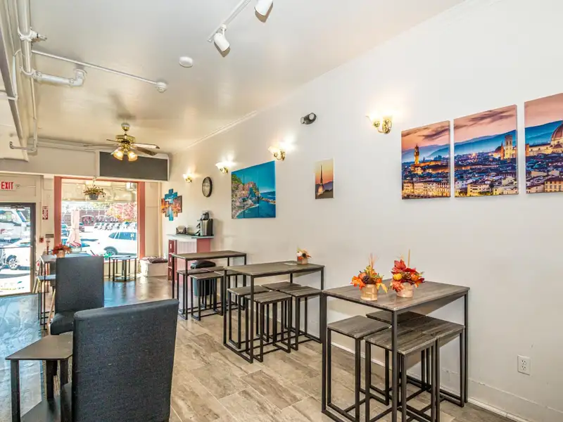 Established Coffee and Sweet Shop in Prime North Conway Village Location