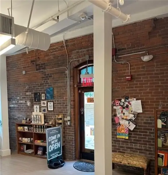 Boutique Retail/office Space in Corliss Landing, Providence with High Ceilings and Natural Light