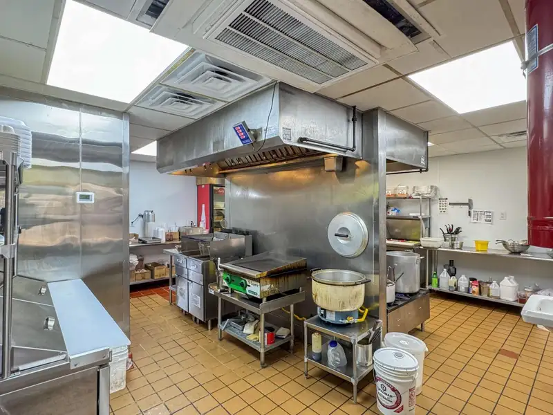 Prime Commercial Restaurant Space in High-traffic Location, 2915 Sq. Ft.