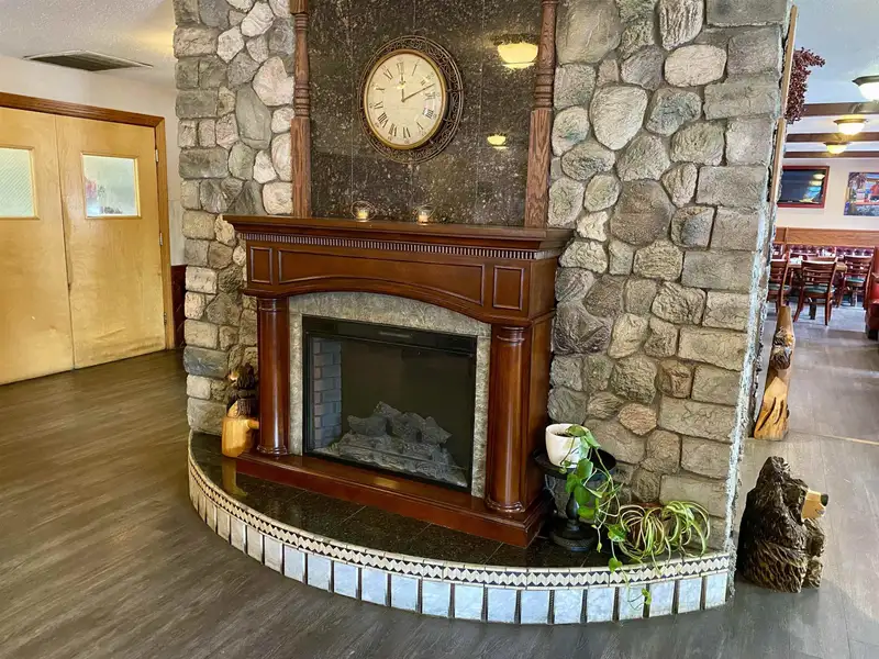 Turnkey Restaurant Opportunity in High-traffic Woodsville/haverhill, Nh with Growth Potential