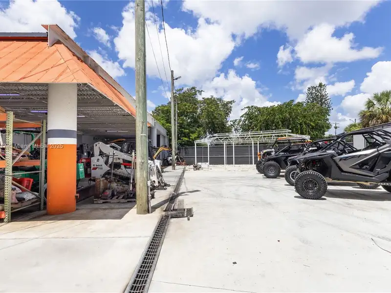 Industrial Property with 3,500 Sq.ft. Building on 1.07 Acres in Homestead, Fl