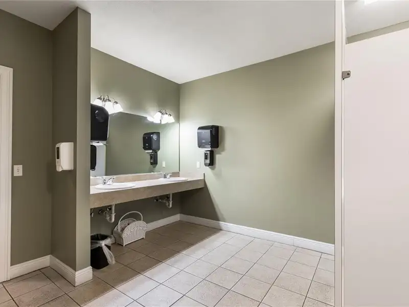 Commercial Investment Property in Gainesville, Fl with Long-term Tenant and Expansion Lot