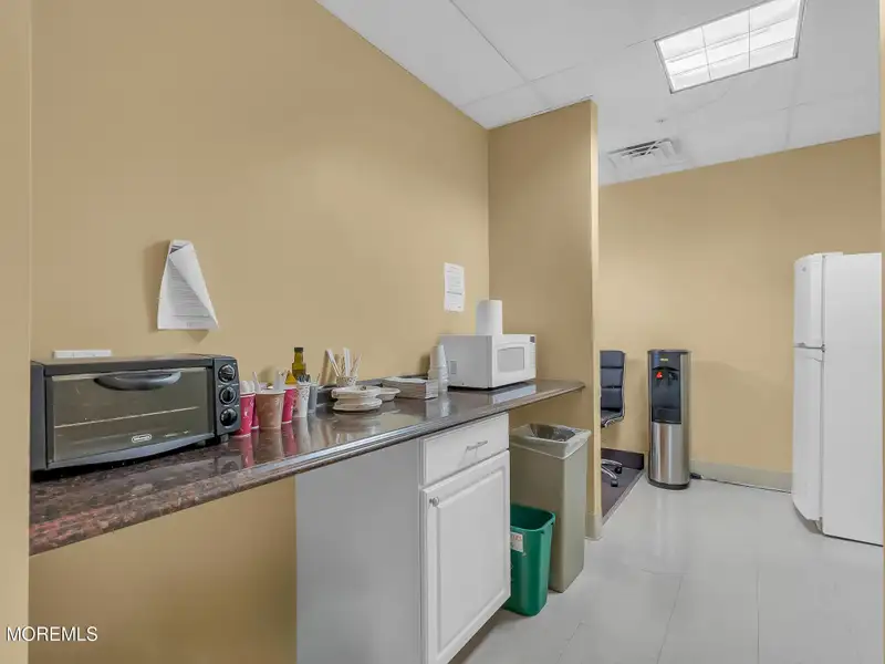 Versatile Commercial Lease in Prime Belmar Location, 5,000 Sq. Ft. Total Available