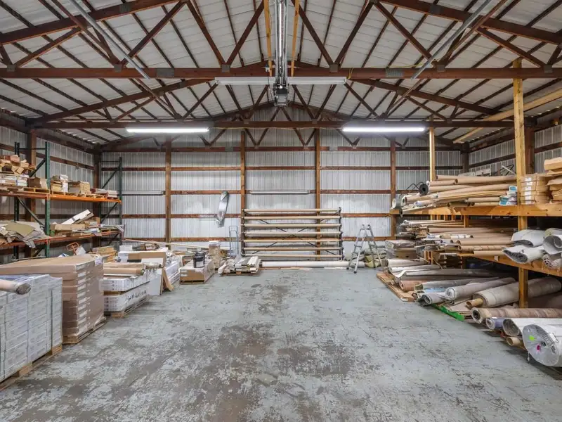 Commercial Property with Showroom and Warehouses on Us Hwy 100 W