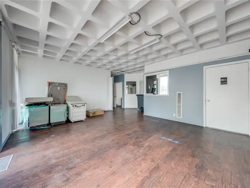 Versatile Office Building in Downtown Kissimmee with Multiple Entrances and Parking
