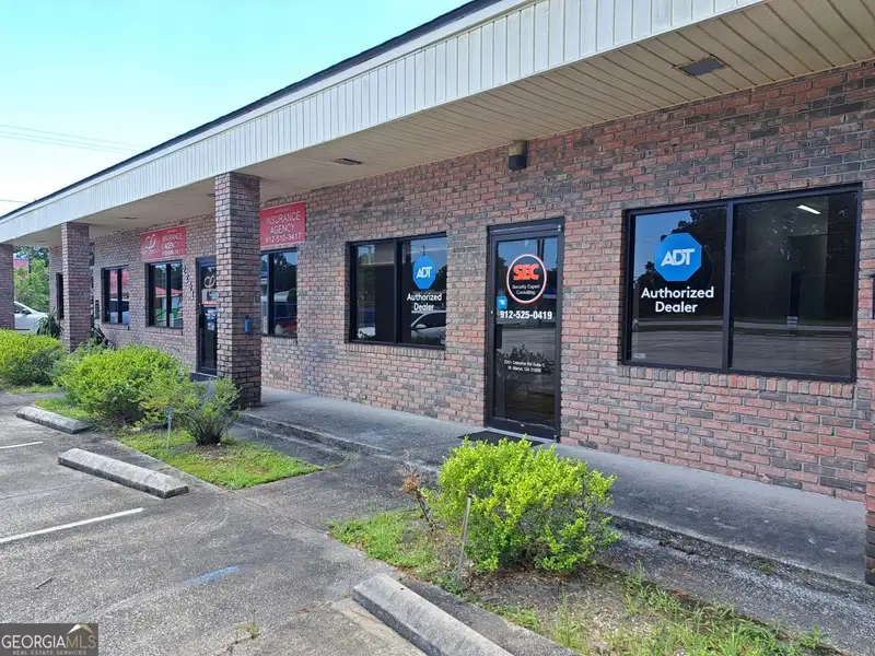 Commercial Income Property on Highway 40 in St. Marys, Ga - 3 Units, 4440 Sq Ft